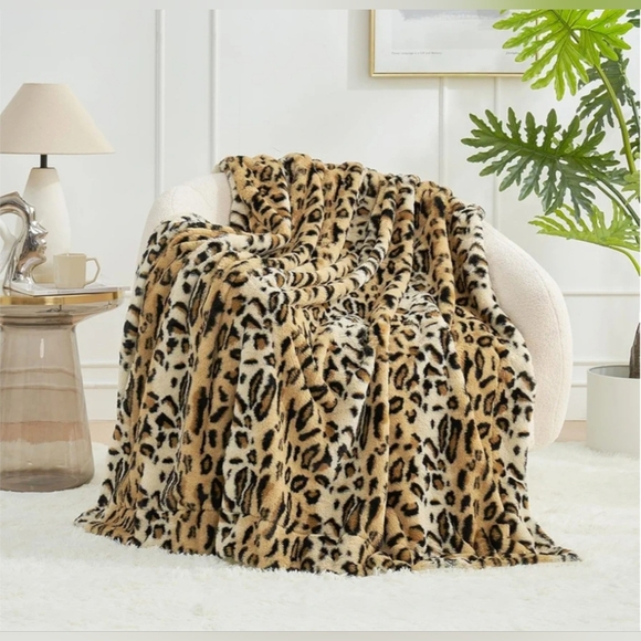 NIB Cozy Bliss Luxury Faux Fur Throw Blanket Leopard Print,